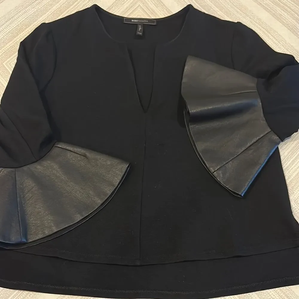 BCBGMAXAZRIA Women’s Black V Neck Faux Leather Ruffle 3/4 Sleeve Top - Size XXS